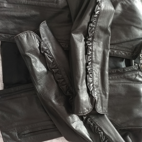 Leather jacket - Picture 4 of 11